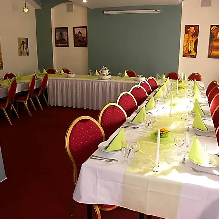 Cerny Orel Szálloda Žatec